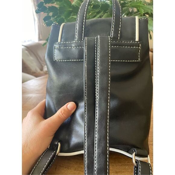 Small vegan leather backpack - Picture 2 of 10